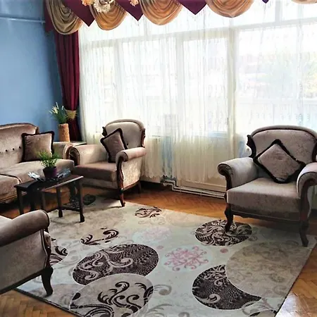Ali's House Apartman *