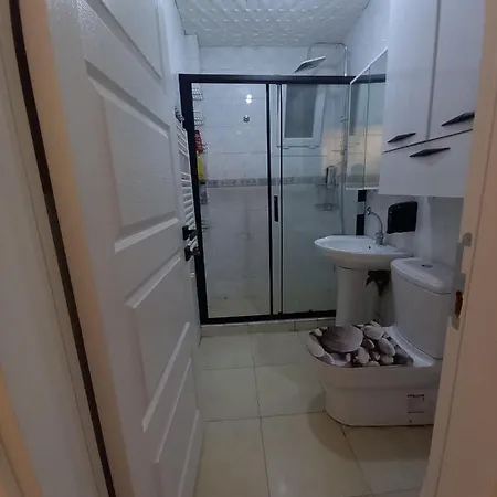 Ali's House Apartman *